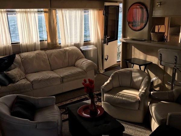 65-1989-Custom-La-Conner-Sky-Lounge-19