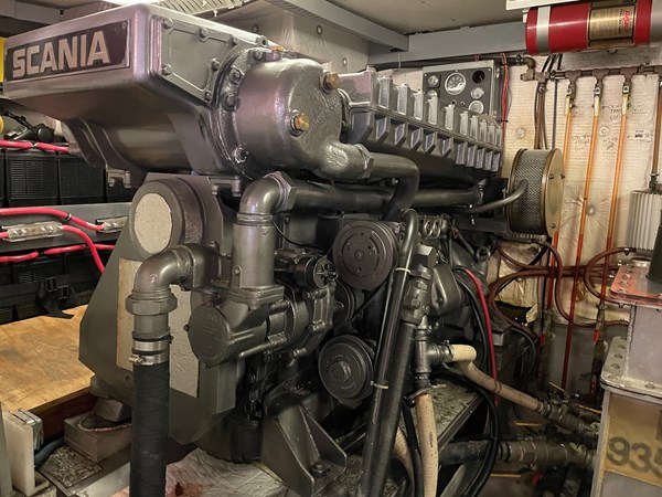 28_1989 65ft Custom La Conner Sky Lounge GOD IS LOVE