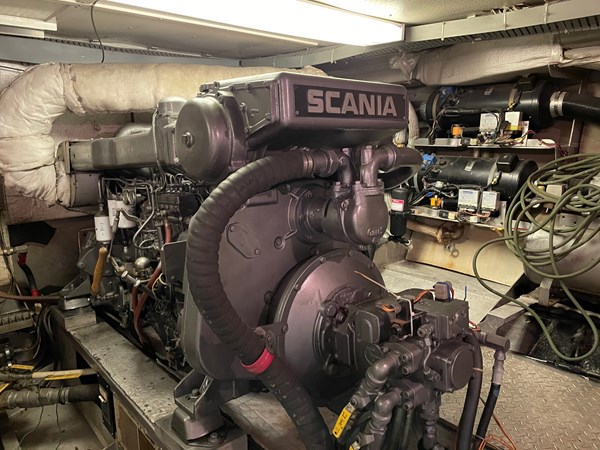 29_1989 65ft Custom La Conner Sky Lounge GOD IS LOVE