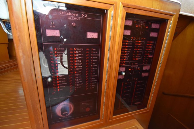 62-2000-Offshore-Yachts-Pilot-House-39