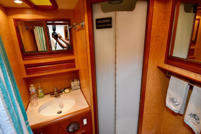 62-2000-Offshore-Yachts-Pilot-House-45