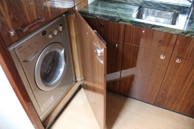 60-2012-Sunseeker-Predator-12