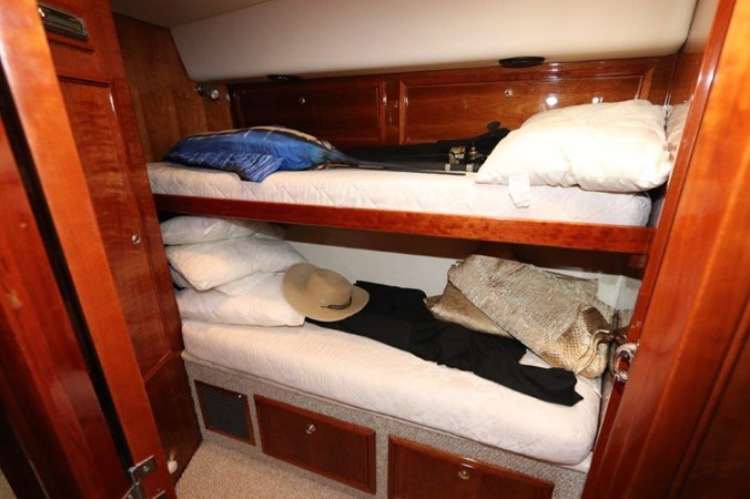 58-2004-Riviera-Enclosed-Flybridge-16