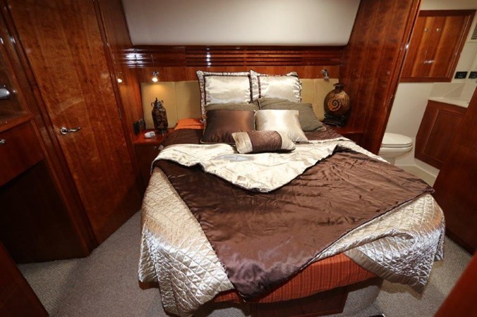 58-2004-Riviera-Enclosed-Flybridge-19