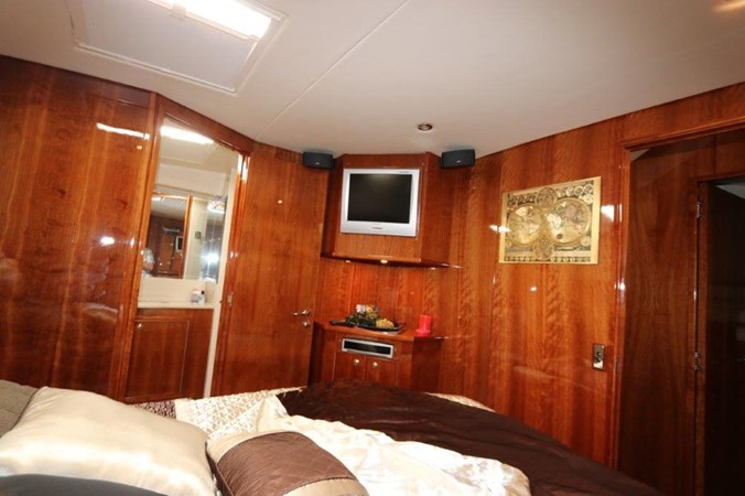 58-2004-Riviera-Enclosed-Flybridge-21