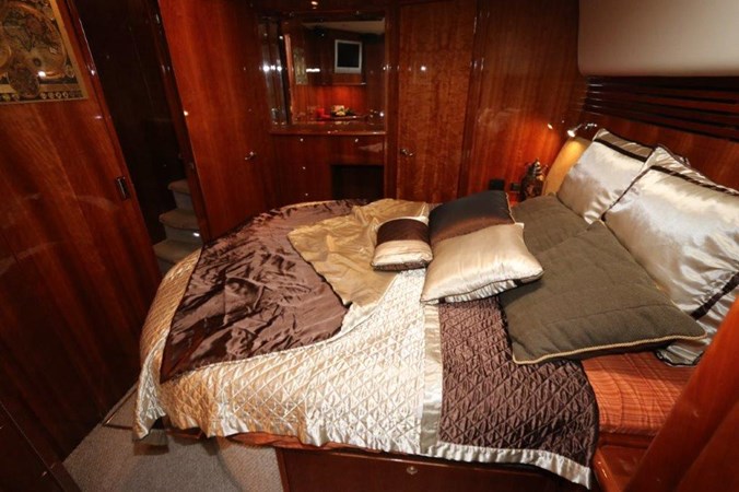 58-2004-Riviera-Enclosed-Flybridge-23