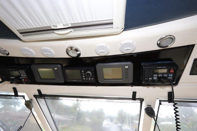 58-2004-Riviera-Enclosed-Flybridge-30