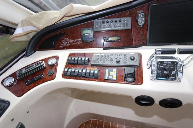 58-2004-Riviera-Enclosed-Flybridge-31