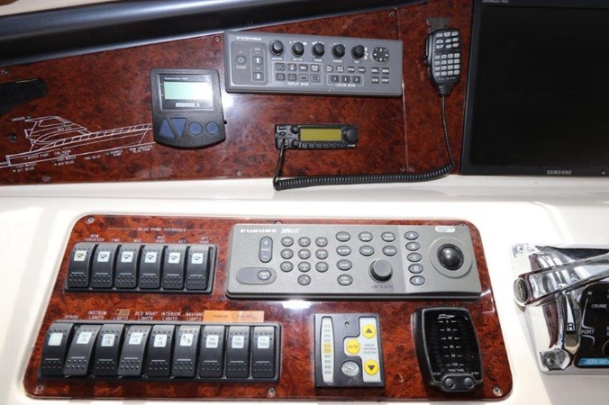 58-2004-Riviera-Enclosed-Flybridge-32