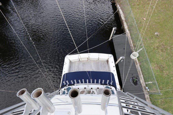 58-2004-Riviera-Enclosed-Flybridge-36