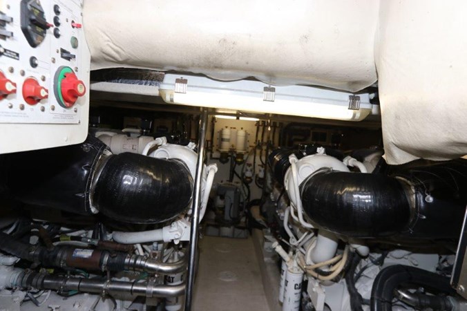 58-2004-Riviera-Enclosed-Flybridge-38