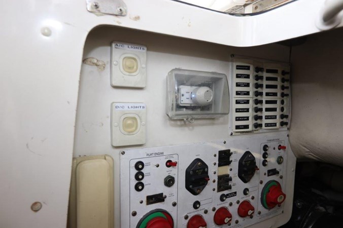 58-2004-Riviera-Enclosed-Flybridge-39