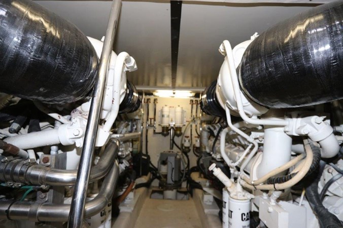 58-2004-Riviera-Enclosed-Flybridge-40