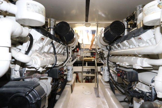 58-2004-Riviera-Enclosed-Flybridge-46