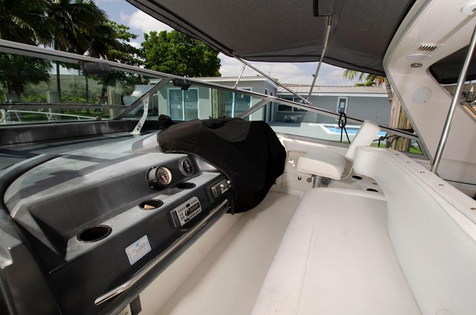 50-1993-Sea-Ray-Sundancer-12