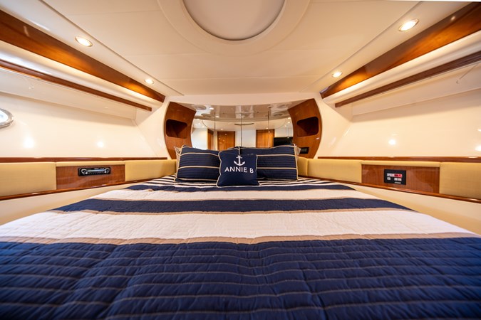 33_2004 50ft Pershing Express