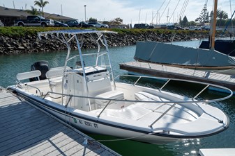 Boston Whaler 220 Dauntless 5 