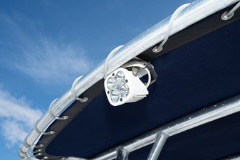 Boston Whaler 220 Dauntless 10 