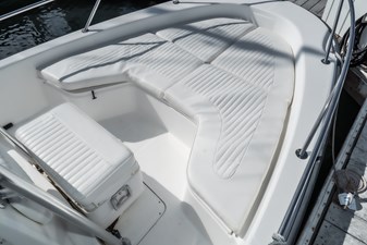 Boston Whaler 220 Dauntless 12 