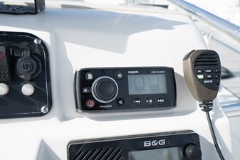 Boston Whaler 220 Dauntless 28 