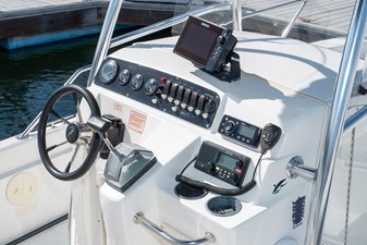 Boston Whaler 220 Dauntless 32 