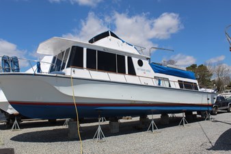 1 My Three Girls 47' Boatel