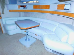 42 1990 Sea Ray 420 Sundancer 9 10