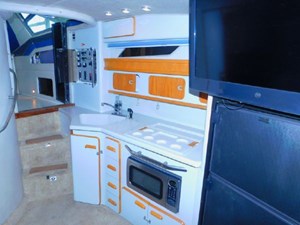 42 1990 Sea Ray 420 Sundancer 11 12