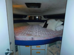 42 1990 Sea Ray 420 Sundancer 14 15