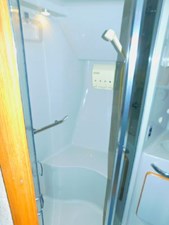 42 1990 Sea Ray 420 Sundancer 17 18