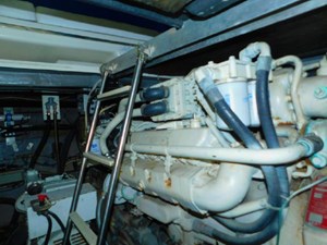42 1990 Sea Ray 420 Sundancer 25 26