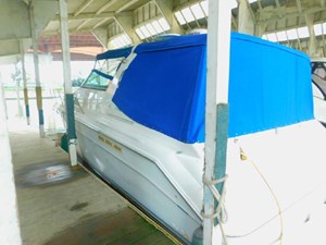 42 1990 Sea Ray 420 Sundancer 28 29