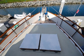 Grand Banks 48ft Classic Motor Yacht 14 Forward Hatches 2