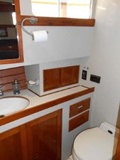 Grand Banks 48ft Classic Motor Yacht 15 Forward head 2