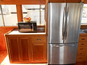 Grand Banks 48ft Classic Motor Yacht 22 Galley Household Fridge