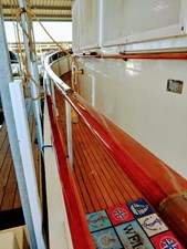 Grand Banks 48ft Classic Motor Yacht 24 Hand Rail