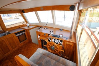 Grand Banks 48ft Classic Motor Yacht 26 Lower Helm 2