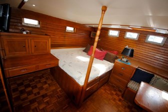 Grand Banks 48ft Classic Motor Yacht 30 Master Stateroom 5
