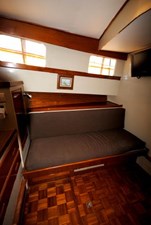 Grand Banks 48ft Classic Motor Yacht 35 Mid Stateroom Pullman