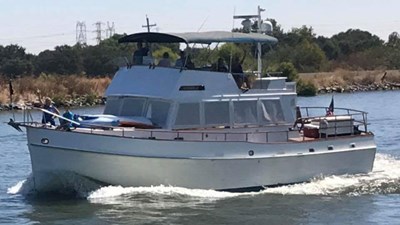 Grand Banks 48ft Classic Motor Yacht 53 Noreej Underway