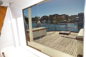 Grand Banks 48ft Classic Motor Yacht 43 Saloon aft Window