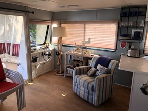 Destination Yachts 53' Houseboat 8 59485259494__A95AA2FB-F4D8-4A04-99DA-AA2F54F76F42