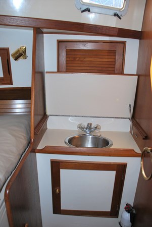 v berth sink starboard