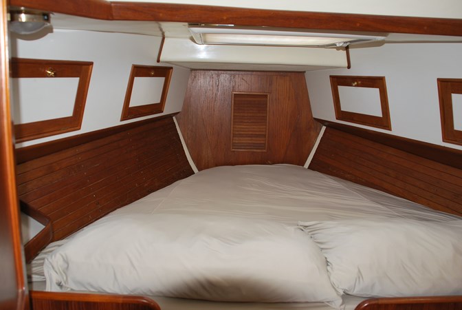 V berth