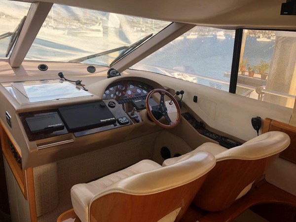 26_Interior Helm 3