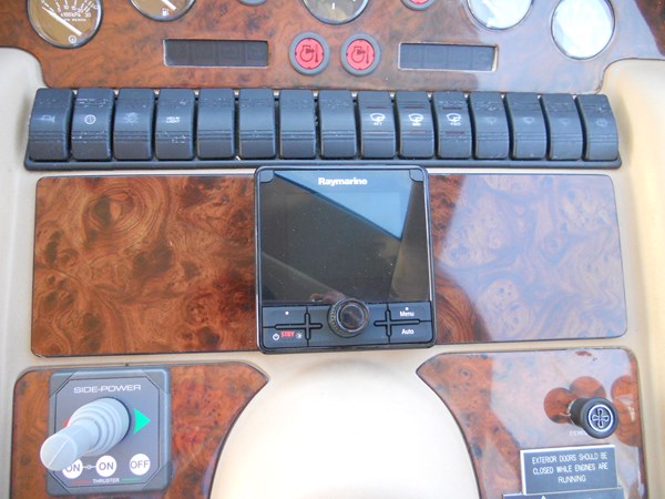 31_Raymarine Autopilot 2