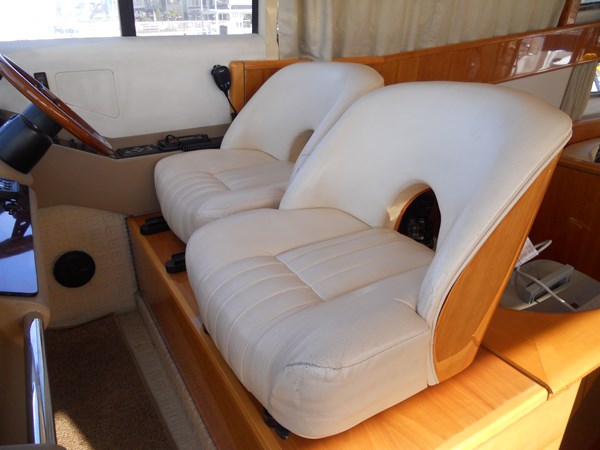 34_Interior Helm seating