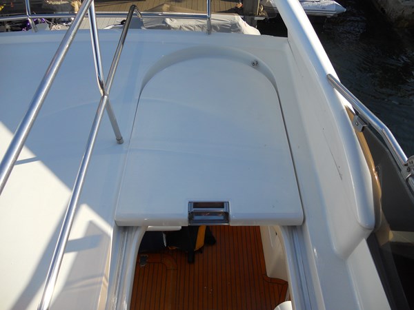 55_Flybridge Door to Aft Cockpit