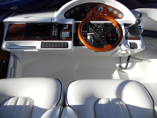 60_Flybridge Helm 1