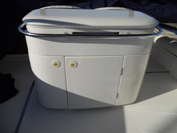 63_Flybridge Stove, sink & frig2